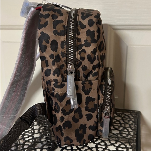 NWT - Lululemon Everywhere Backpack Mini 4L Metal Hardware - Picture 10 of 14